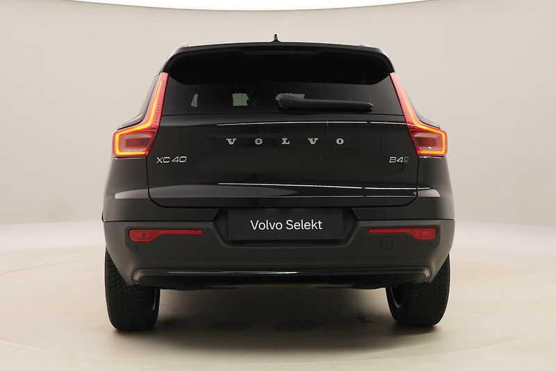 Volvo XC40 B4 AWD DARK PLUS AUT CZ - fotka 12 z 58