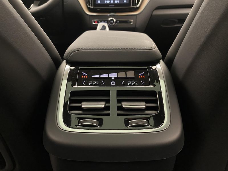Volvo XC60 B5 AWD BRIGHT ULTRA REZERVACE - fotka 34 z 60
