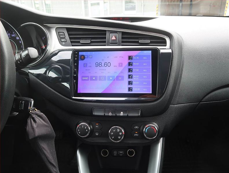 Kia Ceed (2015) 1.4 CVVT, Serv.kniha, Tempomat - fotka 12 z 17