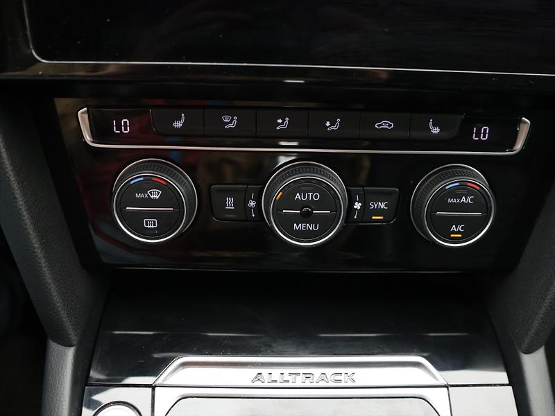 Volkswagen Passat Alltrack 2,0 TSI 162kW 4Motion - fotka 19 z 27