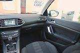 Peugeot 308 (2017) SW 1.2 96kW Allure / AUTOMAT - náhled 21
