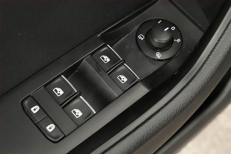Škoda Superb (2018) 1.6 TDI, Automat, Kůže, Navi - fotka 9 z 20