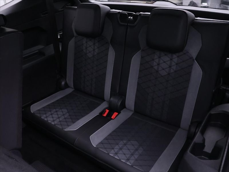 Volkswagen Tiguan Allspace 2,0 TSI DSG 4M R-Line 7Míst DP - fotka 17 z 38