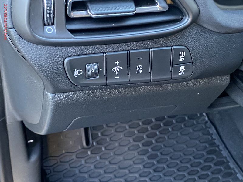 Hyundai i30 (2023) 1.5 T-GDi, ČR, Smart, LED - fotka 12 z 19