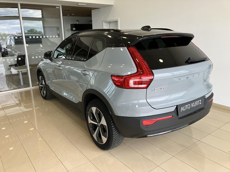 Volvo XC40 B3 FWD Plus Dark AT7 - fotka 6 z 39