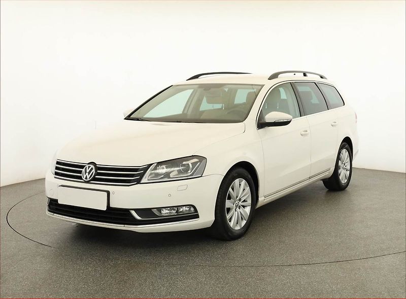 Volkswagen Passat (2013) 2.0 TDI, Automat, ČR,1.maj - fotka 2 z 17