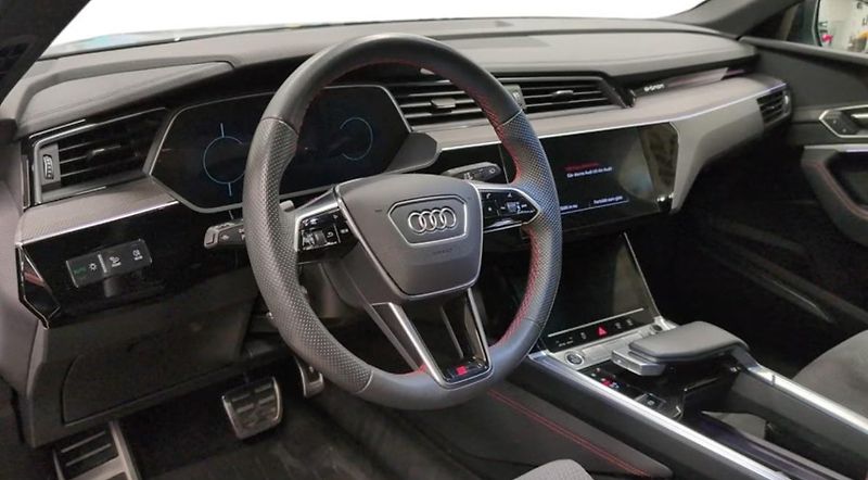 Audi Q8 e-tron 55 Q 360k Matrix 4 zóny Pano - fotka 7 z 13