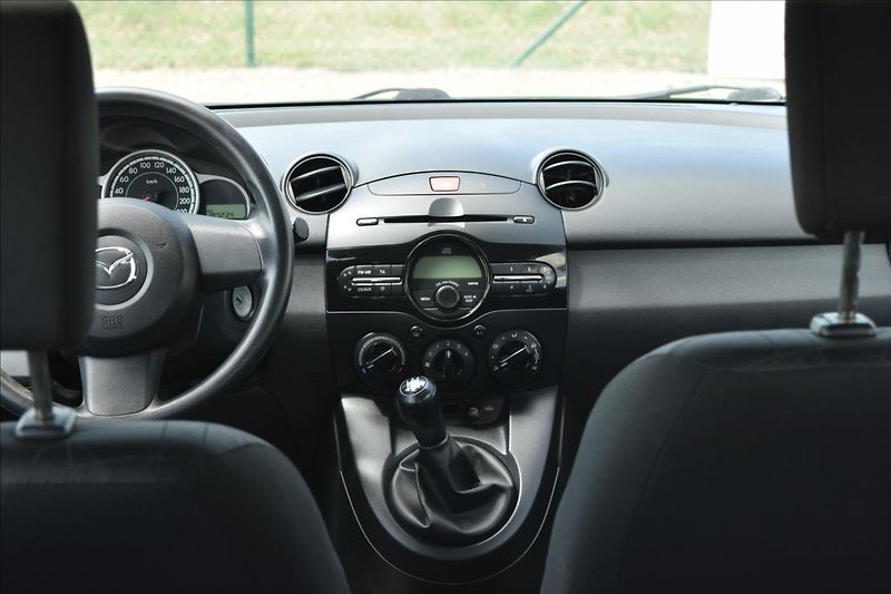 Mazda 2 1,4 I 55KW NOVÁ STK KLIMA - fotka 24 z 39