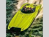 Lamborghini Aventador SV Roadster a rychlostní člun Marine Technologies MTI G6.