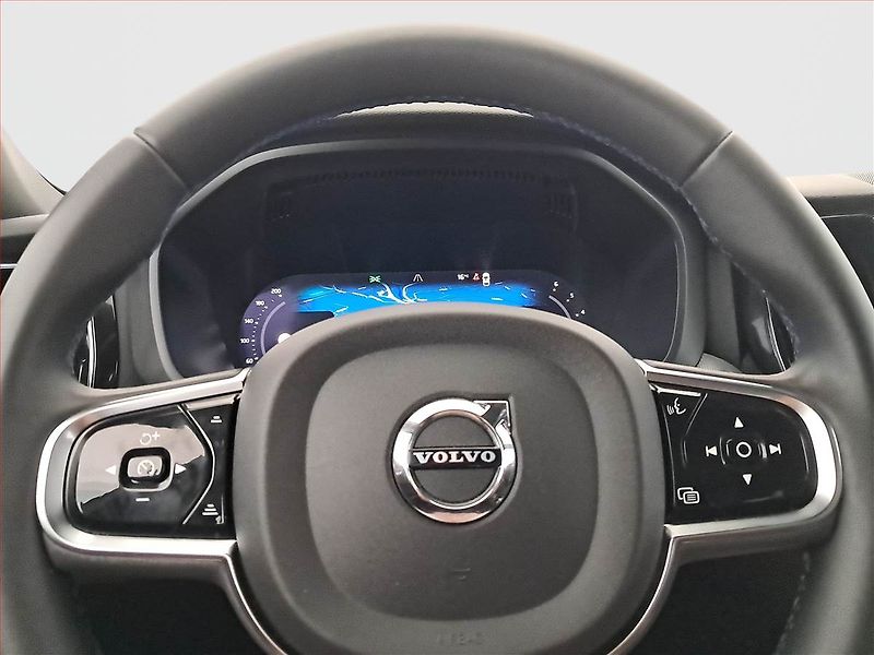 Volvo XC60 (2023) B4 AWD - fotka 30 z 32