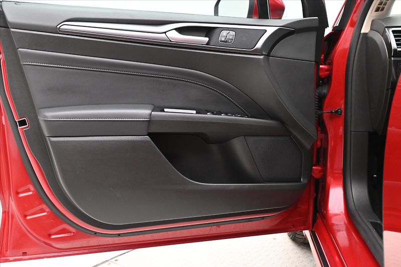 Ford Mondeo 2,0 EcoBlue 110 kW Titanium Zá - fotka 23 z 29