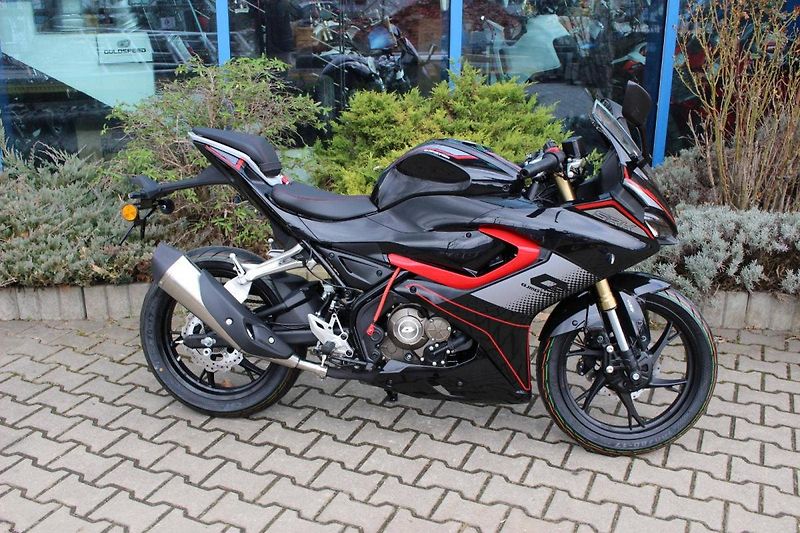 QJ Motor SRK 125 R (2025) NOVINKA 2025 SKLADEM - fotka 2 z 8