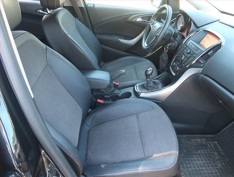 Opel Astra (2014) 1.4 16V, Serv.kniha, Navi - fotka 9 z 17