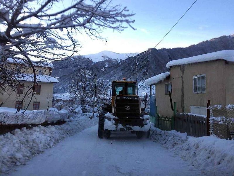Tohle je auto, co jezdí do střediska vždy jako první. Auto vlekařů také dost často zasahuje ve chvíli, kdy někdo zablokuje jednou příjezdovou cestu, což se stává poměrně často.