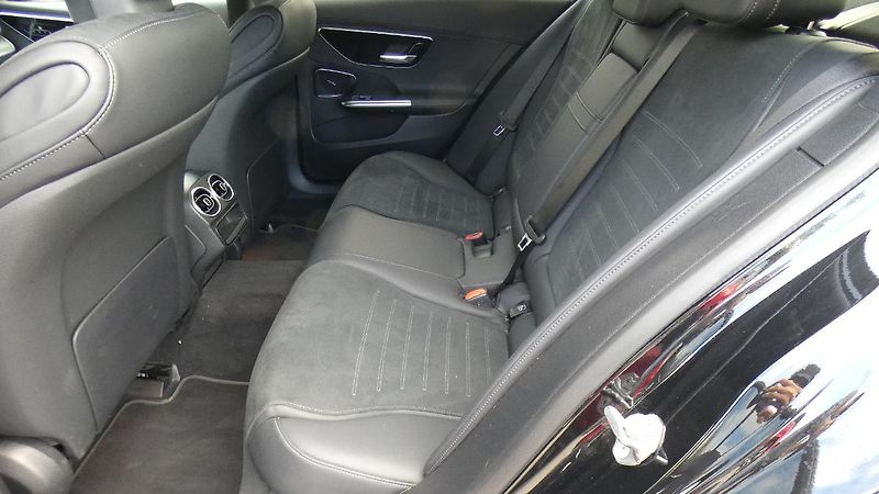 Mercedes-Benz Třídy C C 200 4MATIC - fotka 19 z 23