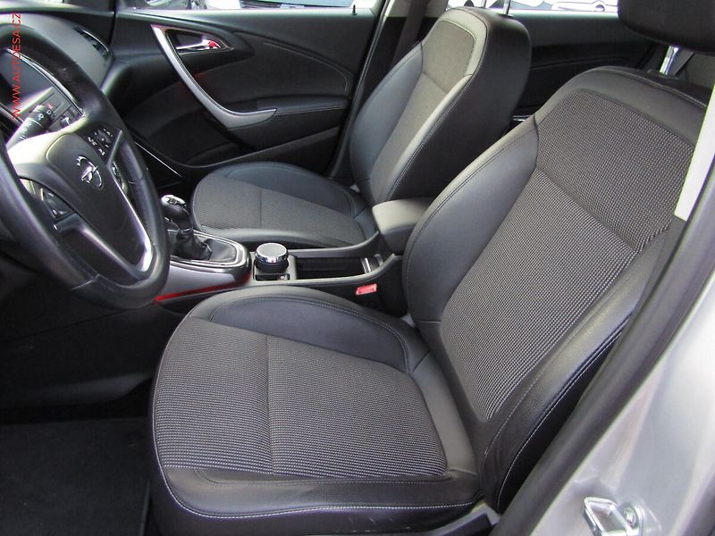 Opel Astra (2010) 1.4i, 2.maj,ČR, AC, navi - fotka 9 z 17