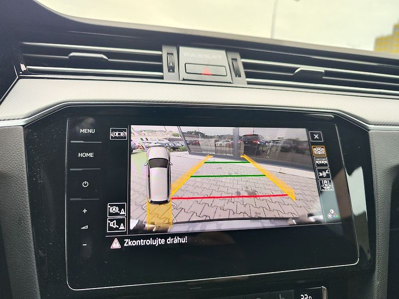 Volkswagen Passat 2.0 TDI/140kW R-Line DSG - fotka 23 z 37
