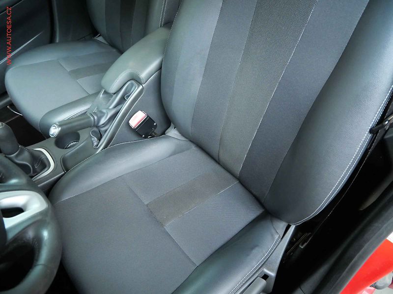 Renault Fluence (2010) 1.6i, ČR, Navi, AC - fotka 9 z 21