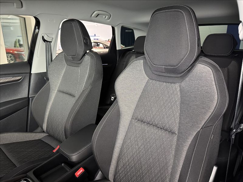 Škoda Karoq 2,0 TDi  DSG 4x4 Style Virtual - fotka 22 z 45
