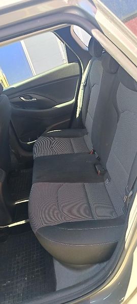 Hyundai i30 (2019) - fotka 11 z 12