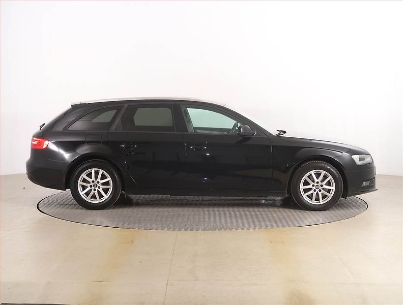 Audi A4 (2015) Ambiente 1.8 TFSI, Serv.kniha - fotka 6 z 17