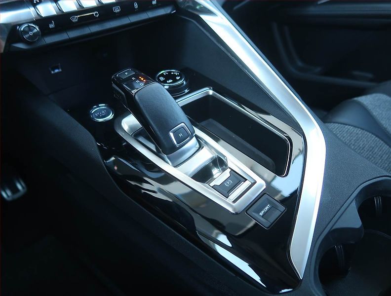 Peugeot 5008 (2018) Allure 1.6 THP, Automat - fotka 13 z 22