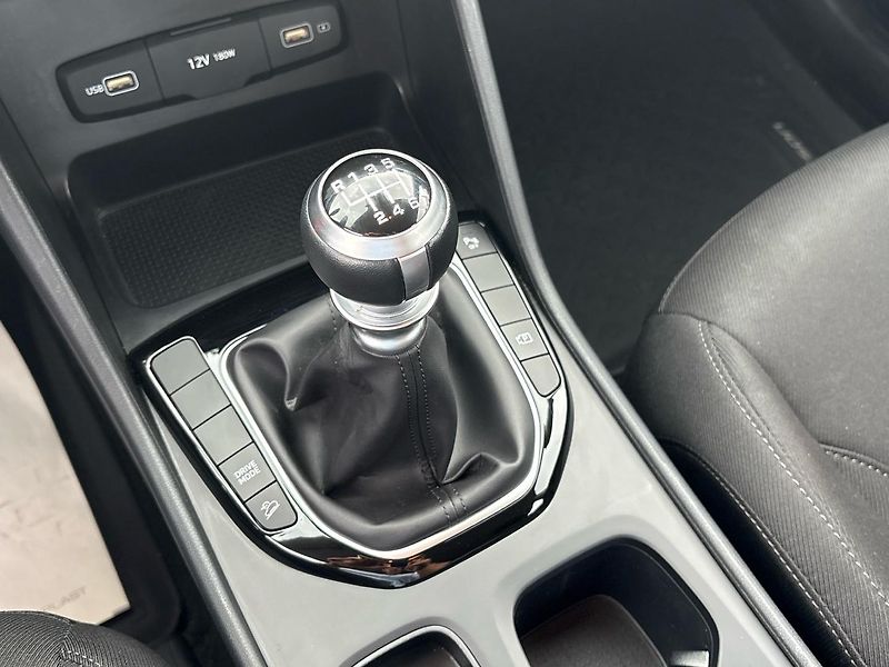 Hyundai Tucson (2024) 1.6 T-GDI 110kW Smart 4x2 - fotka 13 z 20