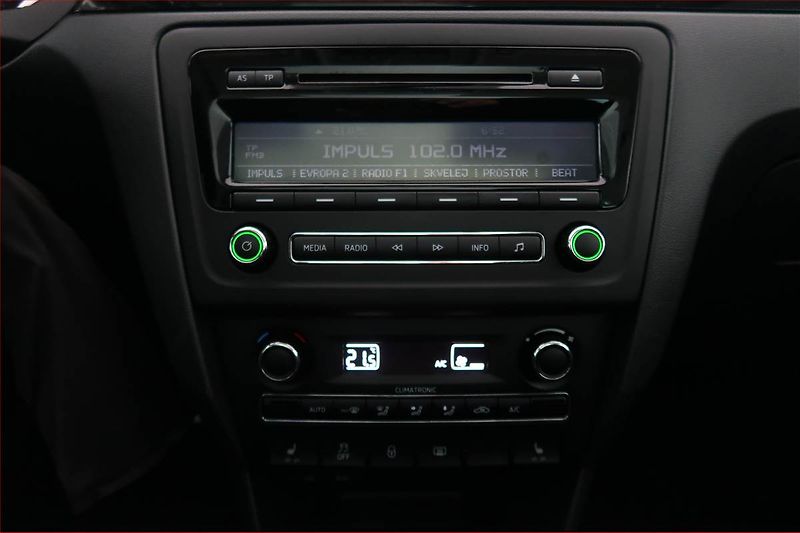 Škoda Rapid (2015) Spaceback 1.2 TSI, Tempomat - fotka 12 z 18