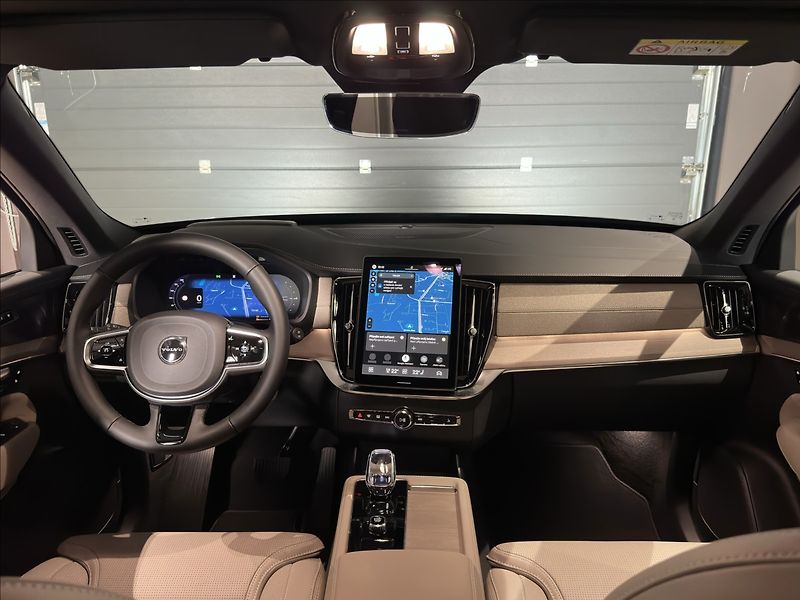 Volvo XC90 (2026) 2,0 T8  Plus Dark - fotka 24 z 37