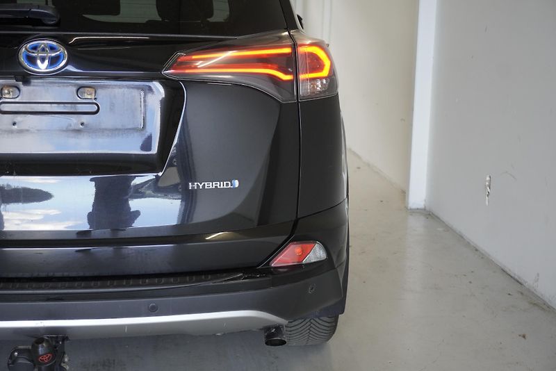 Toyota RAV4 2.5 HYBRID EXECUTIVE 4WD AUT. - fotka 9 z 28