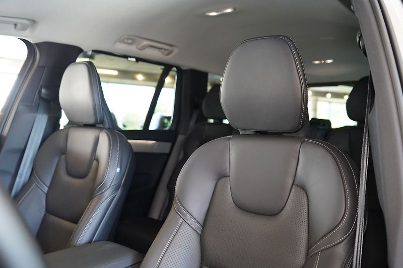 Volvo XC90 T8 PLUS Dark, Head-up, 360° - fotka 20 z 50