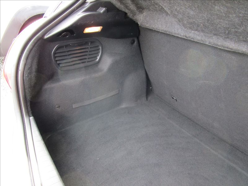 Peugeot 208 1.4HDi  Klima, 2. maj. - fotka 31 z 36
