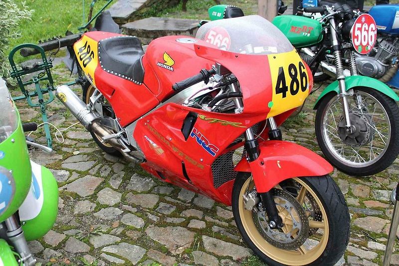 Suzuki 125 Thomase Schulzeho z roku 1986.