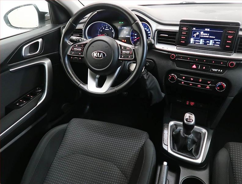 Kia Ceed (2018) 1.4 CVVT, Serv.kniha, Tempomat - fotka 7 z 14