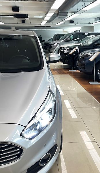 Ford S-MAX Titanium 132kW AT AWD, 7 MÍST - fotka 26 z 31