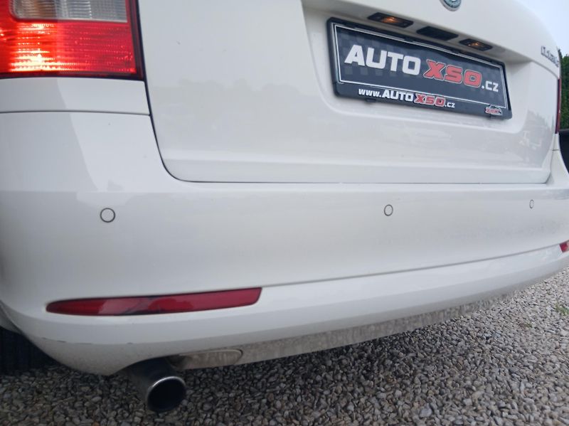 Škoda Octavia 1.6i KLIMA - fotka 31 z 32
