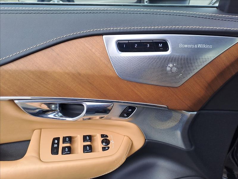 Volvo XC90 2,0 D5 AWD FIRST EDITION - fotka 11 z 24