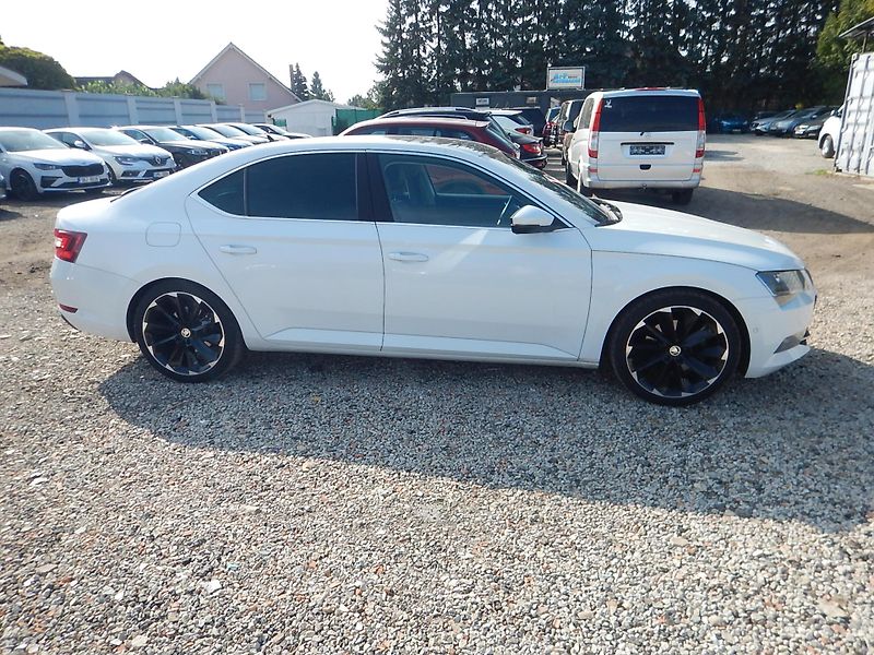Škoda Superb 2.0 TDI, DSG, L&K, DIGIKLIMA - fotka 5 z 37