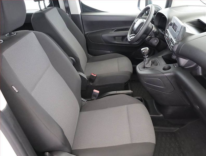 Citroën Berlingo (2023) Maxi Live Pack 1.2 PureTech - fotka 7 z 16