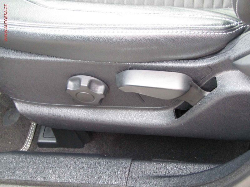 Ford EcoSport (2018) 1.0 EB, 2.maj,ČR, Navi, AC - fotka 12 z 22