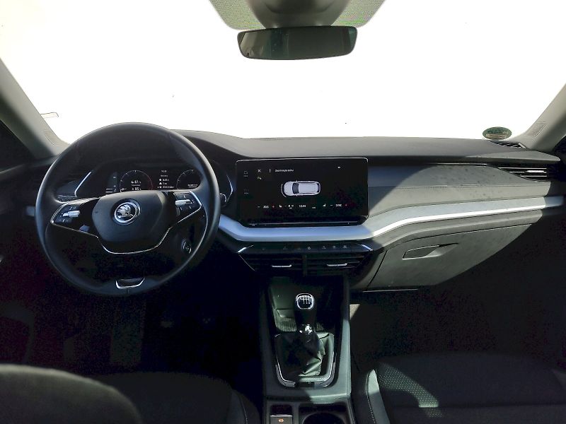 Škoda Octavia (2023) combi Tour 2,0 Tdi 110 Kw - fotka 5 z 37