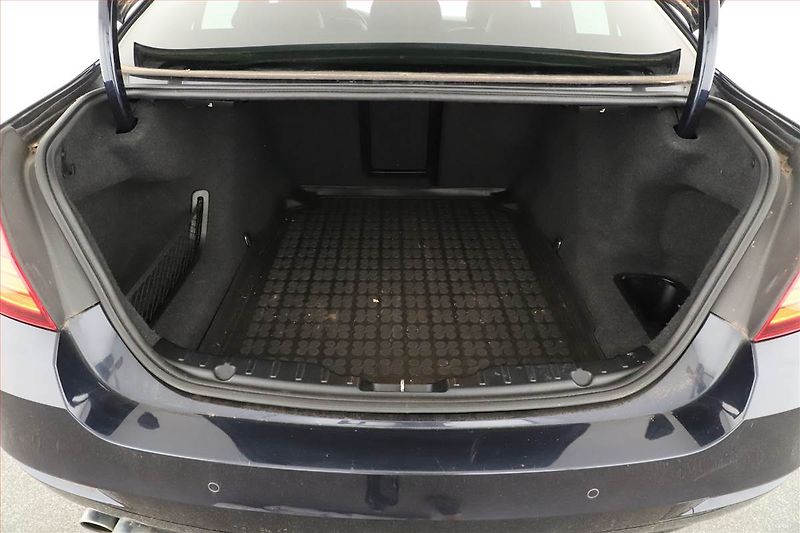 BMW Řada 5 (2015) 520d xDrive, 4X4, Automat - fotka 19 z 20