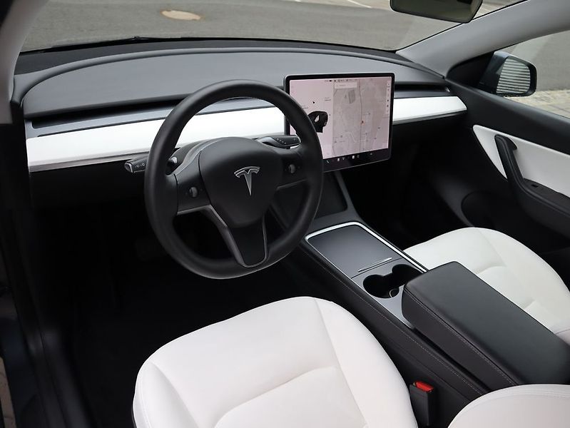 Tesla Model Y (2022) - fotka 14 z 45