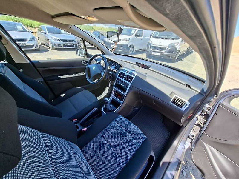 Peugeot 307 1,4i 16V 90k M5 - fotka 14 z 20