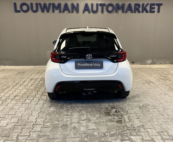 Toyota Yaris 1.5 Hybrid AT EXECUTIVE SMART - fotka 17 z 19
