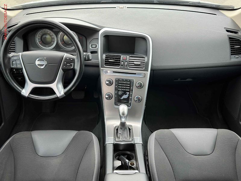 Volvo XC60 (2012) 2.5d 4x4, AT, klima - fotka 8 z 19
