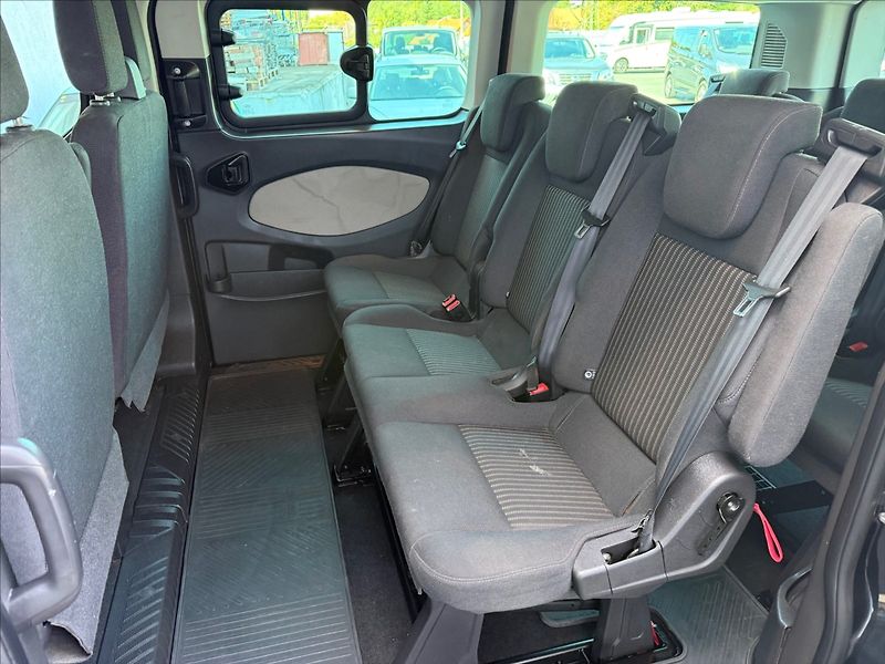 Ford Tourneo Custom 2,2 9míst,92kW,po servisu - fotka 19 z 26