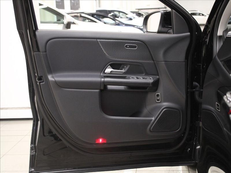 Mercedes-Benz GLA 2,0 200D 4Matic 1.maj.ČR.35tkm - fotka 17 z 23