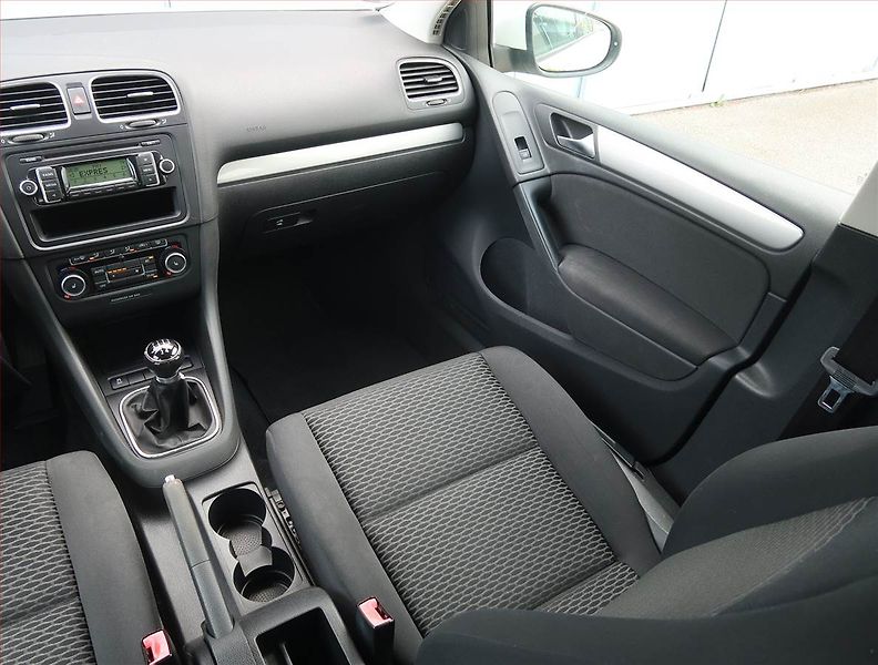 Volkswagen Golf (2011) 1.4 16V, Vyhř. sedaček - fotka 8 z 14