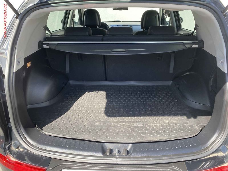 Kia Sportage (2015) 1.6 GDi, AC, výhřev sed - fotka 7 z 14